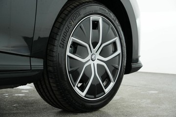 https://vehicle-cdn.autoleague.cloud/30641_U512759_8.jpg