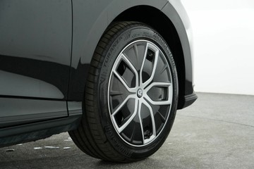 https://vehicle-cdn.autoleague.cloud/30641_U512760_8.jpg