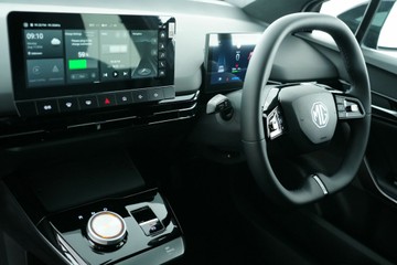 https://vehicle-cdn.autoleague.cloud/30641_U512761_26.jpg
