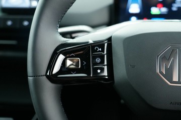 https://vehicle-cdn.autoleague.cloud/30641_U512763_23.jpg