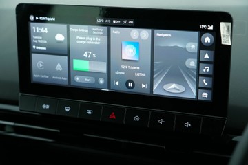 https://vehicle-cdn.autoleague.cloud/30641_U512763_24.jpg
