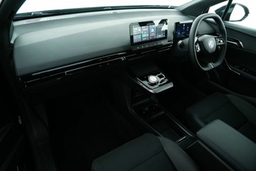 https://vehicle-cdn.autoleague.cloud/30641_U512763_27.jpg