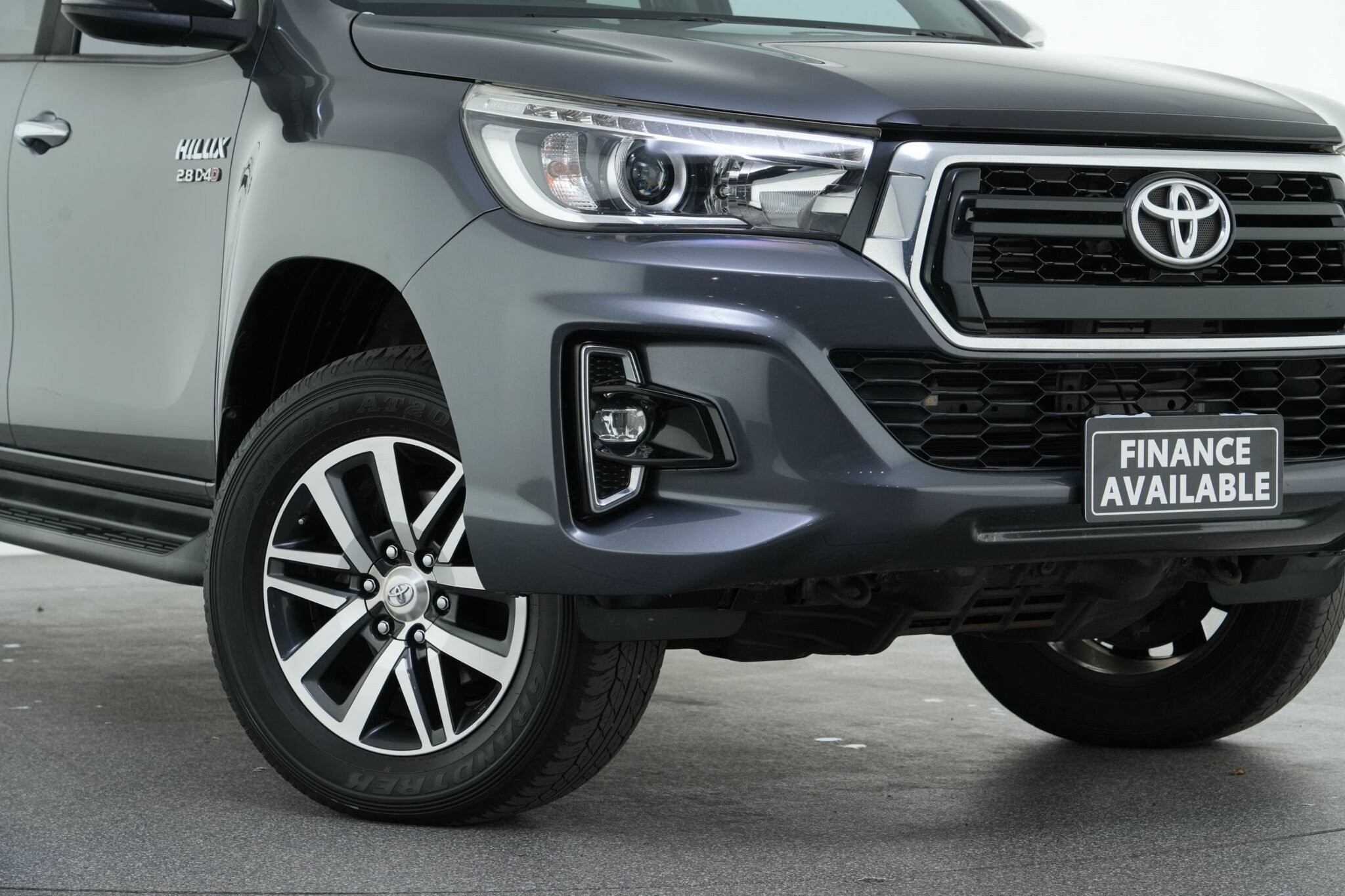 Toyota Hilux image 2