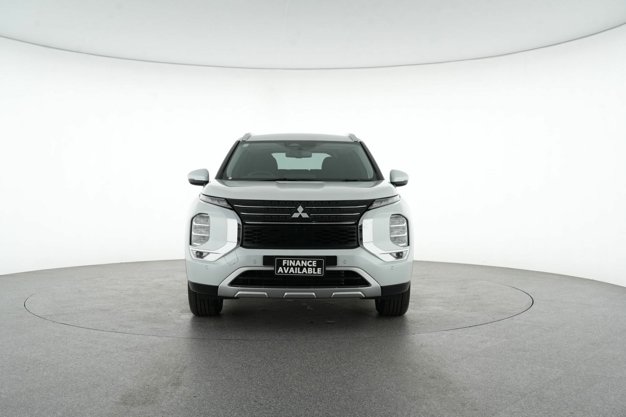 Mitsubishi Outlander image 3