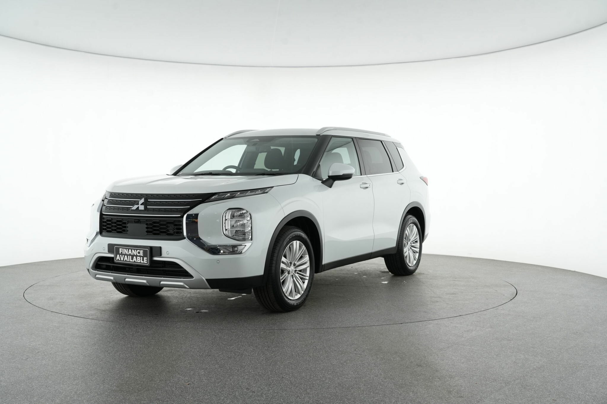 Mitsubishi Outlander image 4