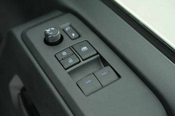 https://vehicle-cdn.autoleague.cloud/30641_U512813_14.jpg
