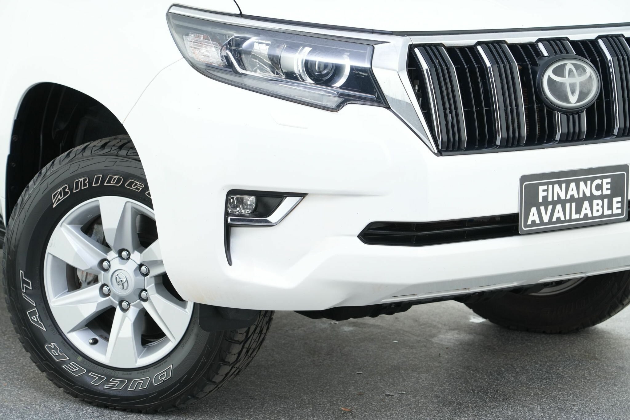 Toyota Landcruiser Prado image 2