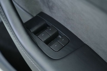 https://vehicle-cdn.autoleague.cloud/30641_U512819_14.jpg