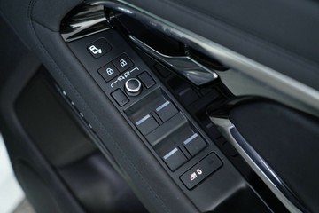 https://vehicle-cdn.autoleague.cloud/30641_U512825_15.jpg