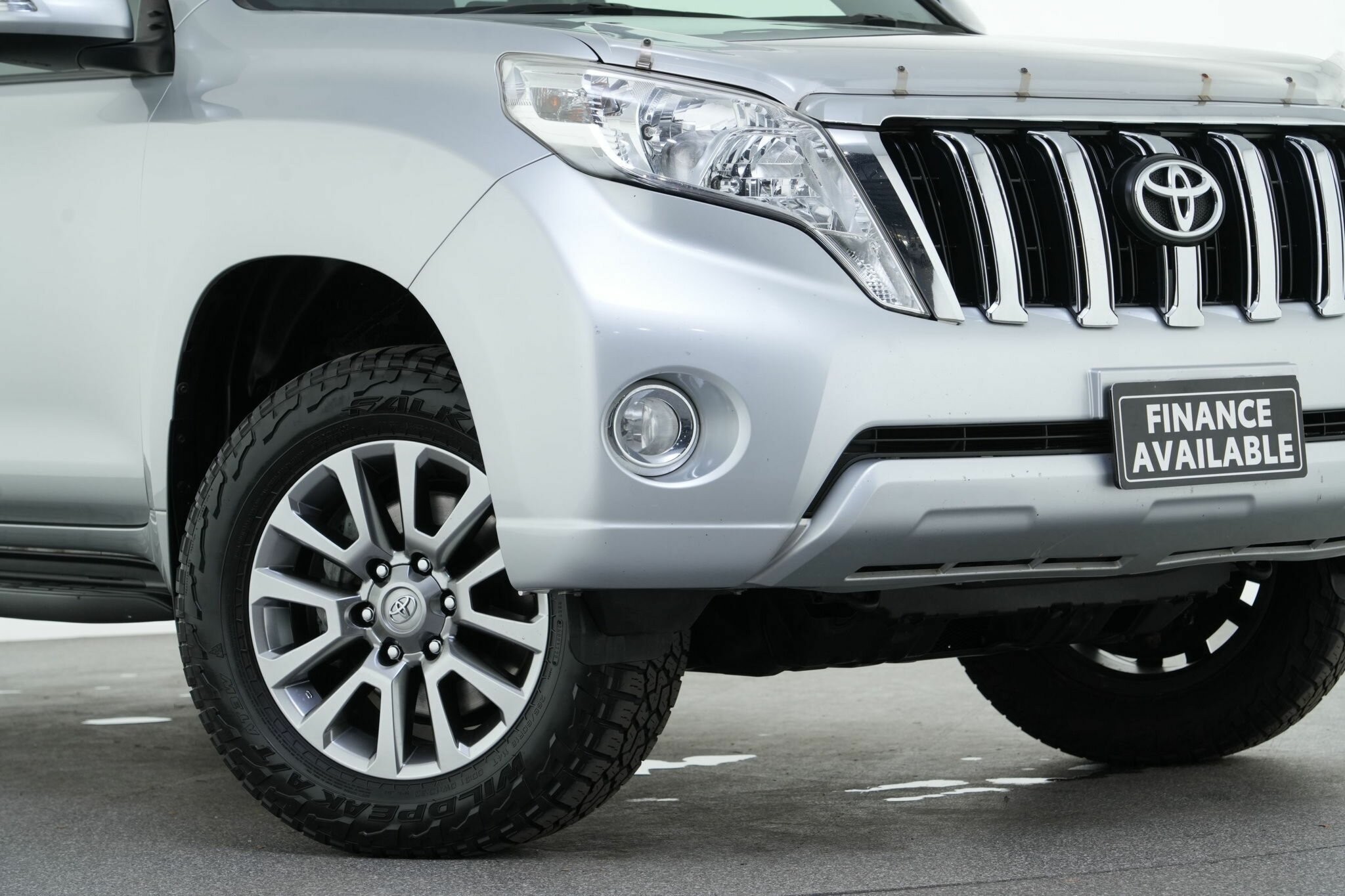 Toyota Landcruiser Prado image 2