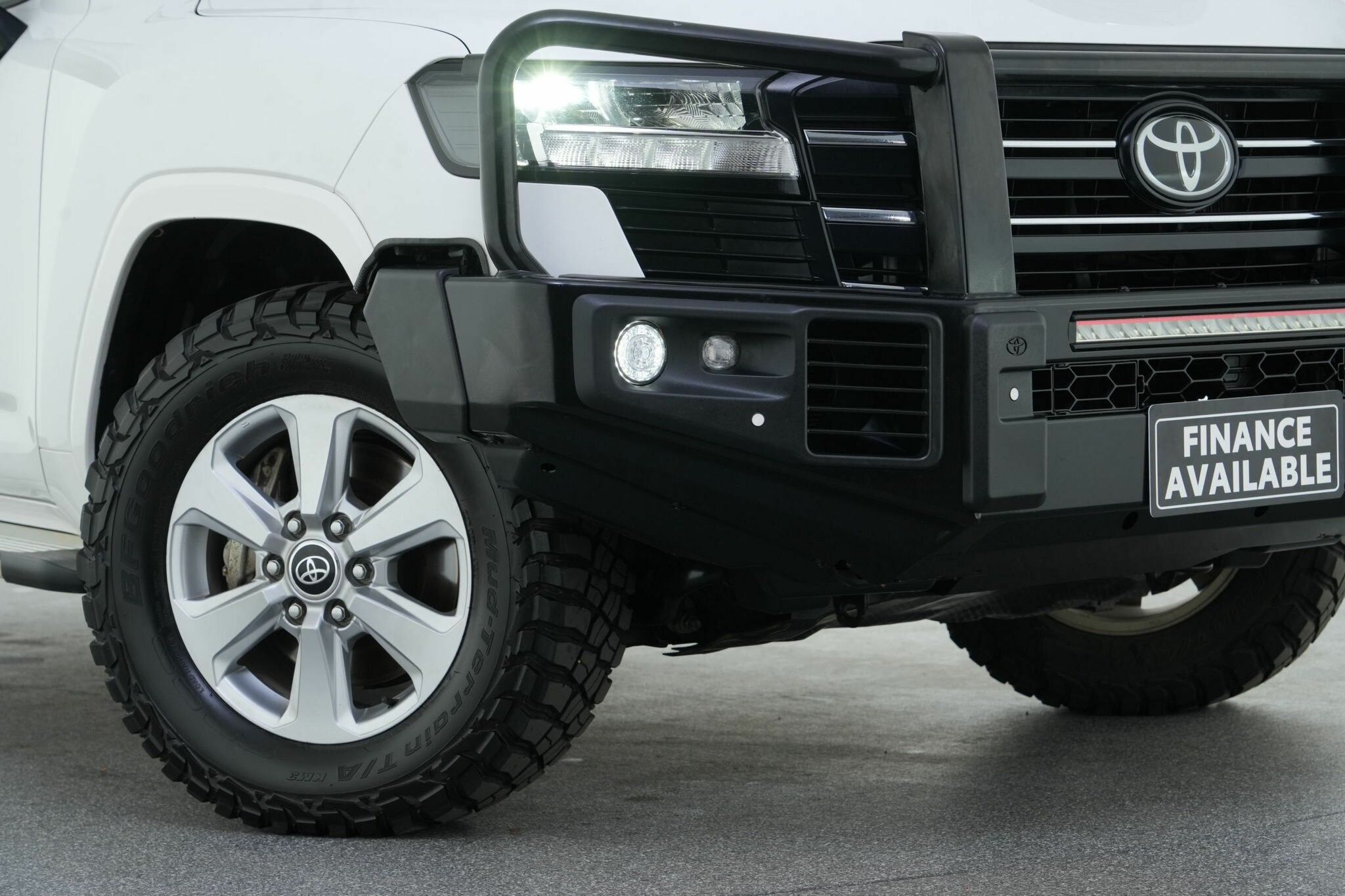 Toyota Landcruiser image 2