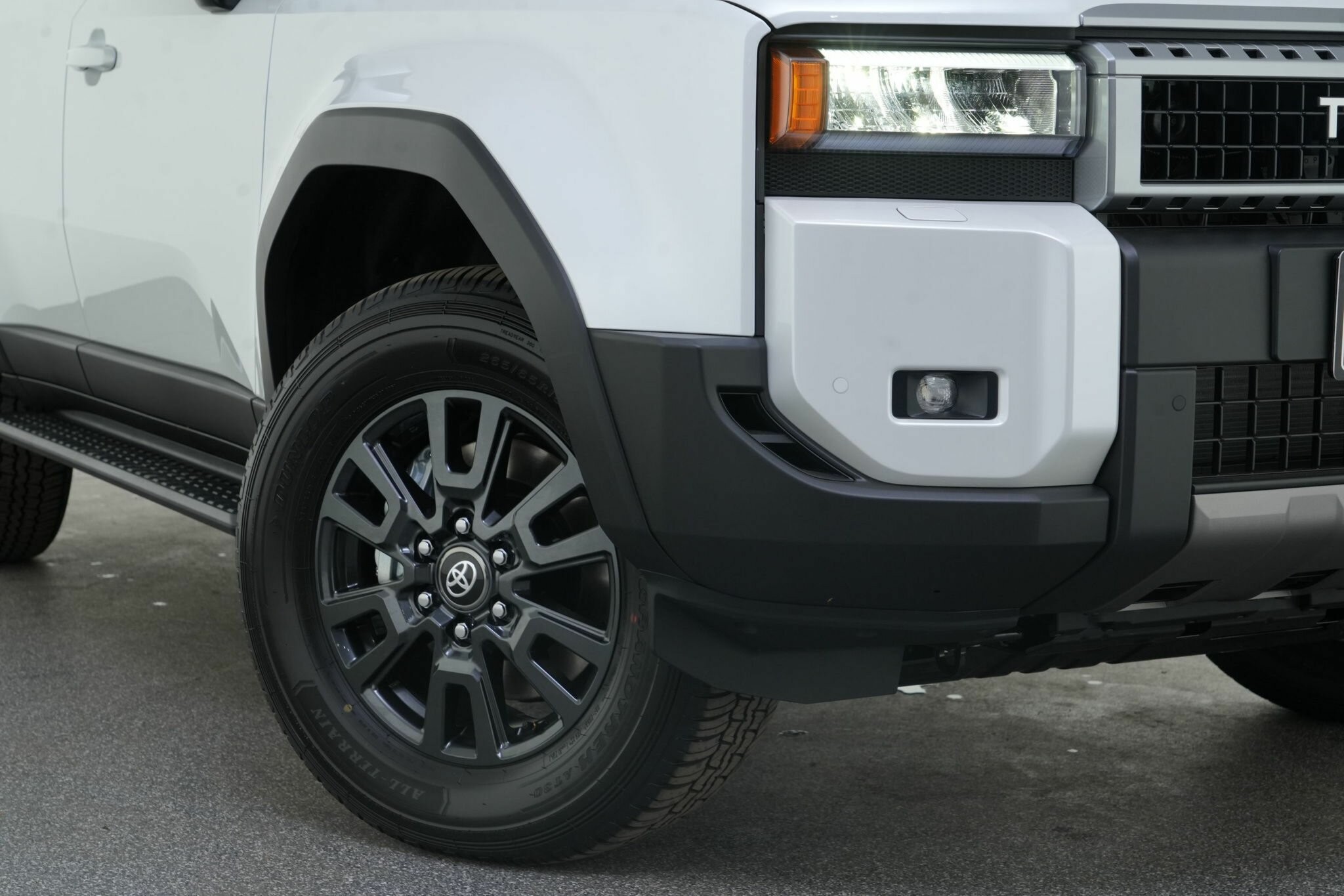 Toyota Landcruiser Prado image 2