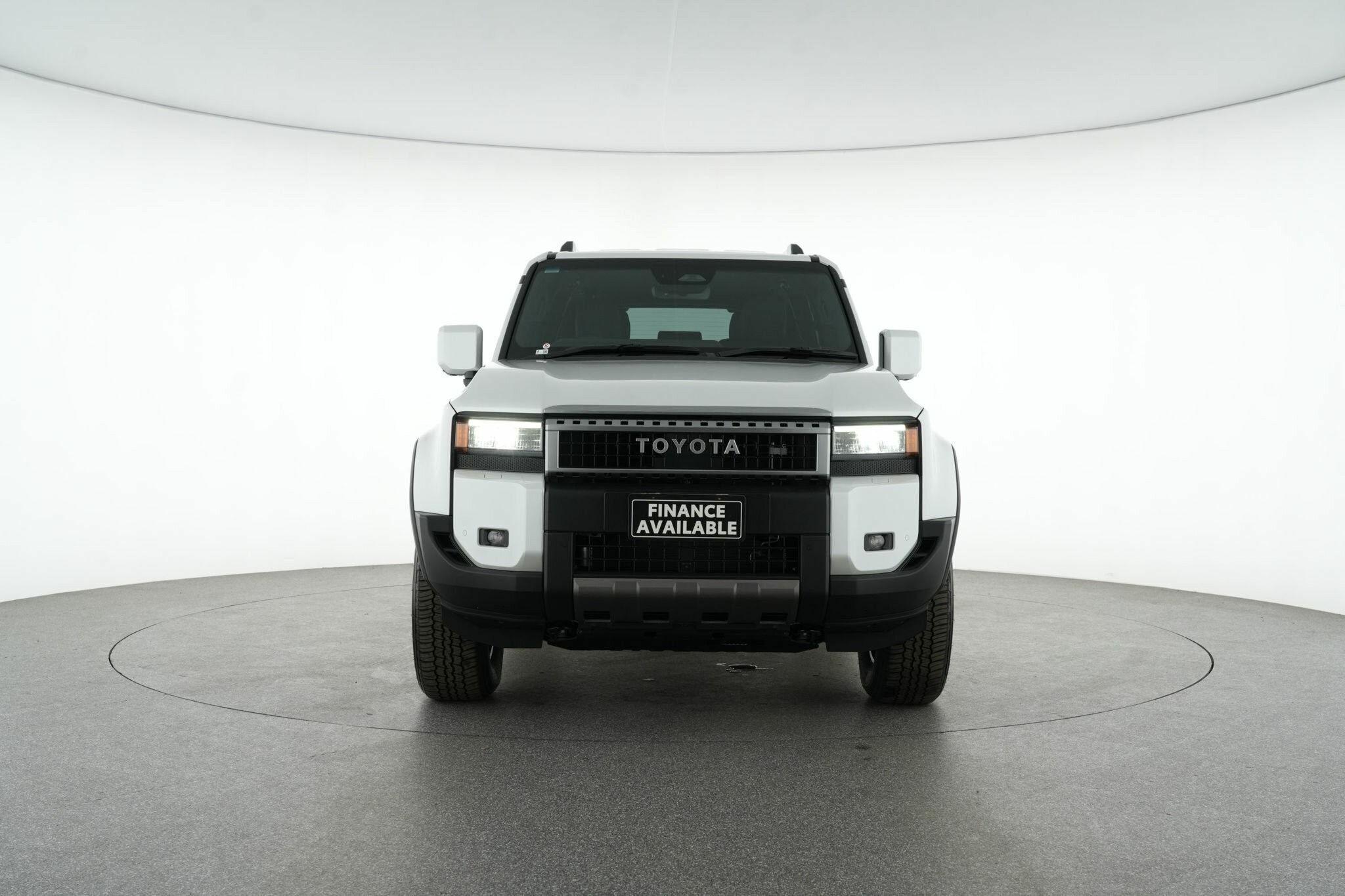 Toyota Landcruiser Prado image 3