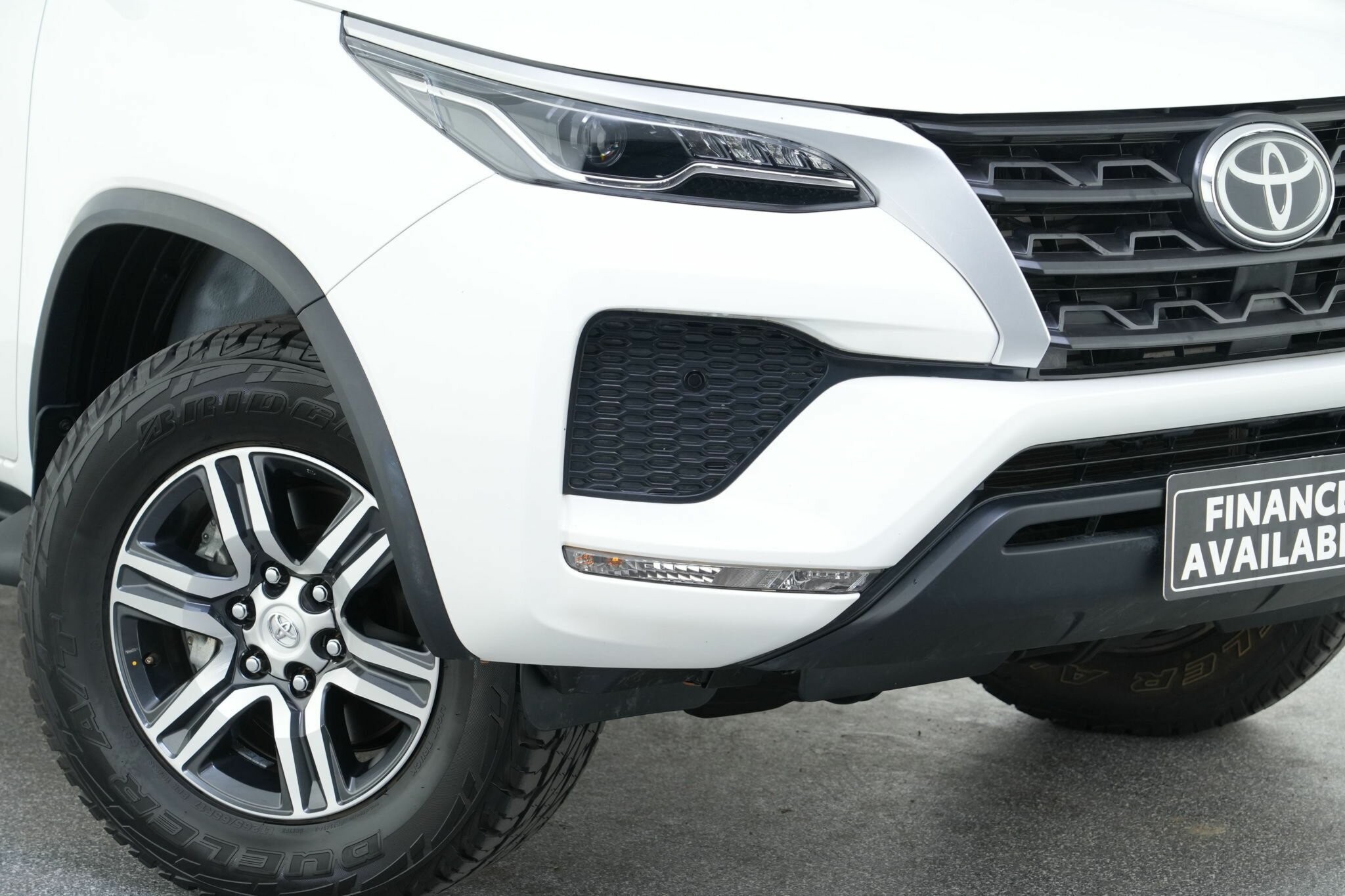 Toyota Fortuner image 2
