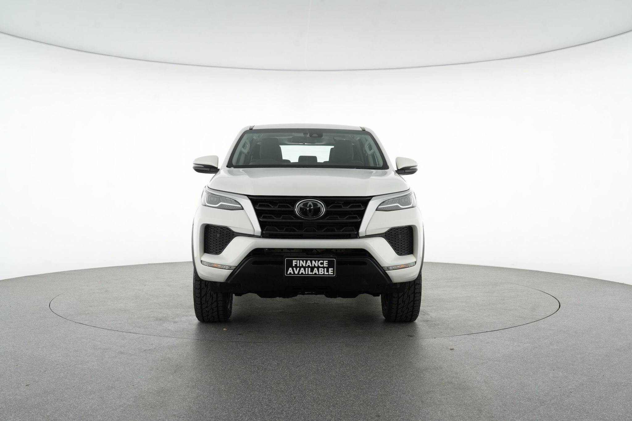 Toyota Fortuner image 3