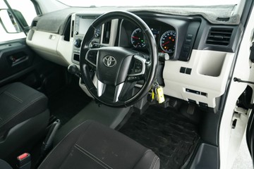 https://vehicle-cdn.autoleague.cloud/30641_U512882_15.jpg