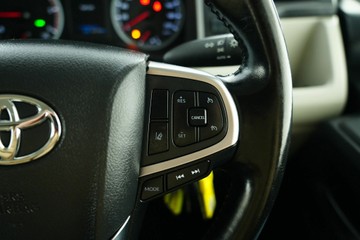 https://vehicle-cdn.autoleague.cloud/30641_U512882_18.jpg