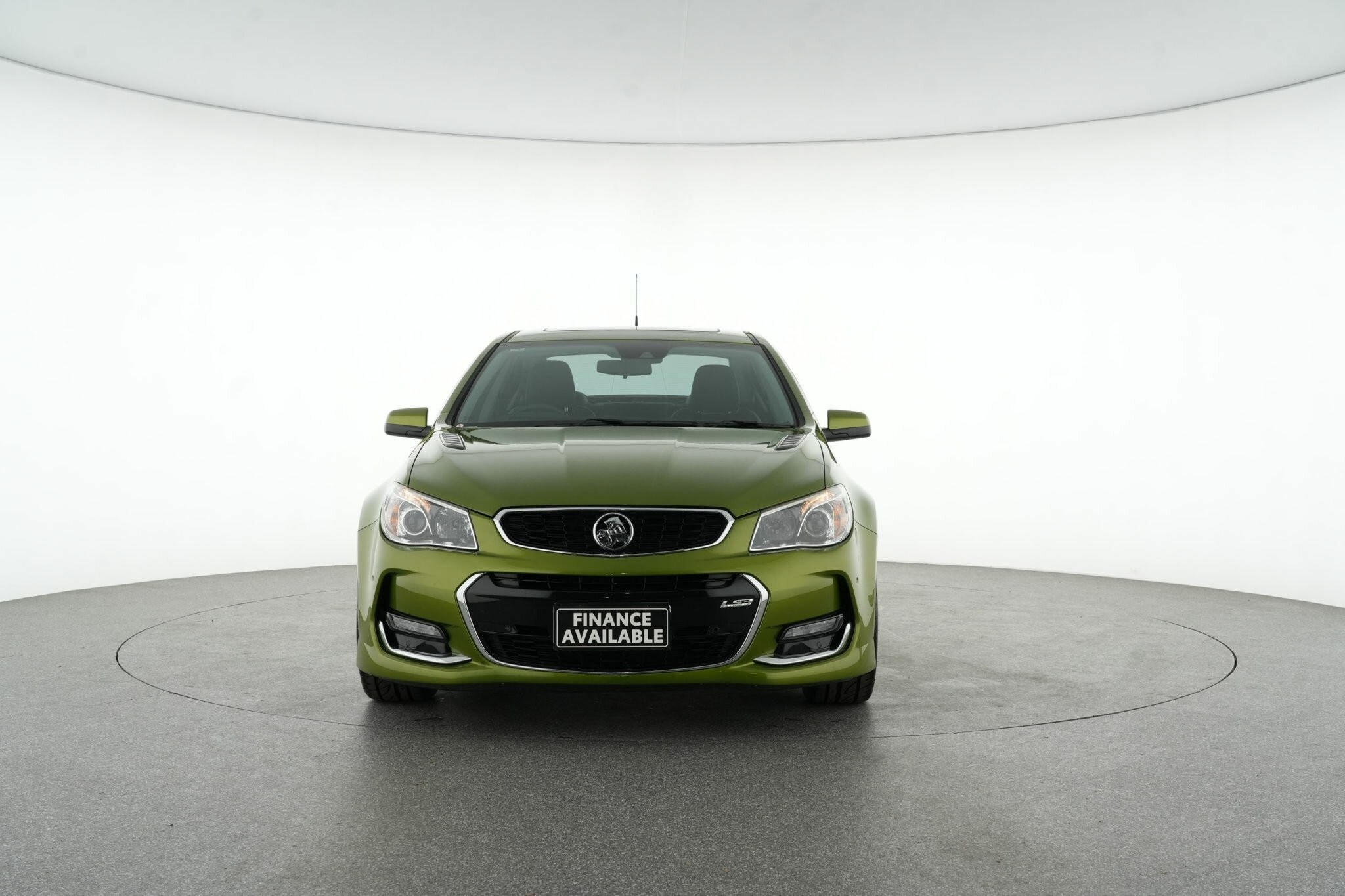 Holden Commodore image 3
