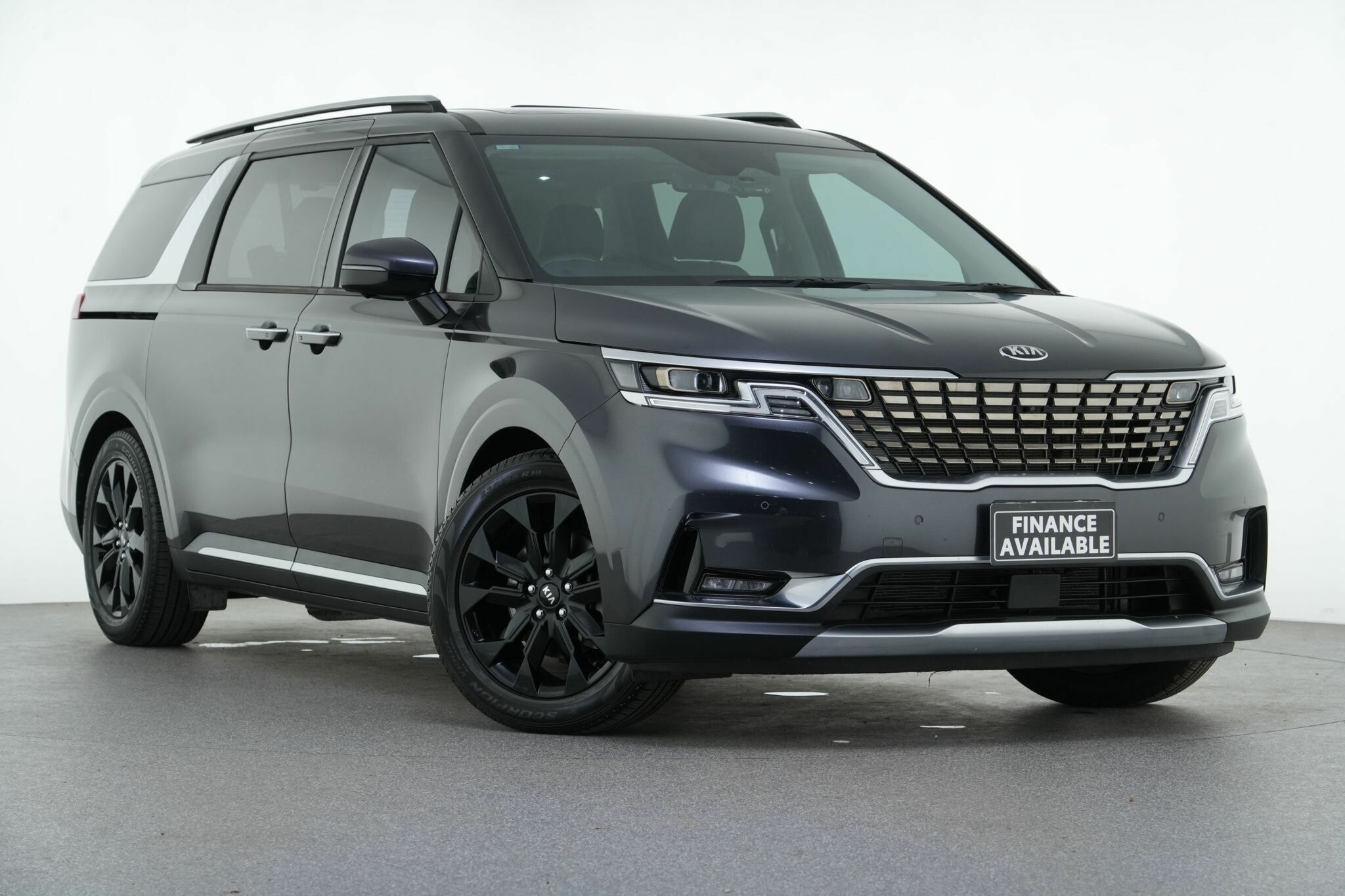 Kia Carnival image 1