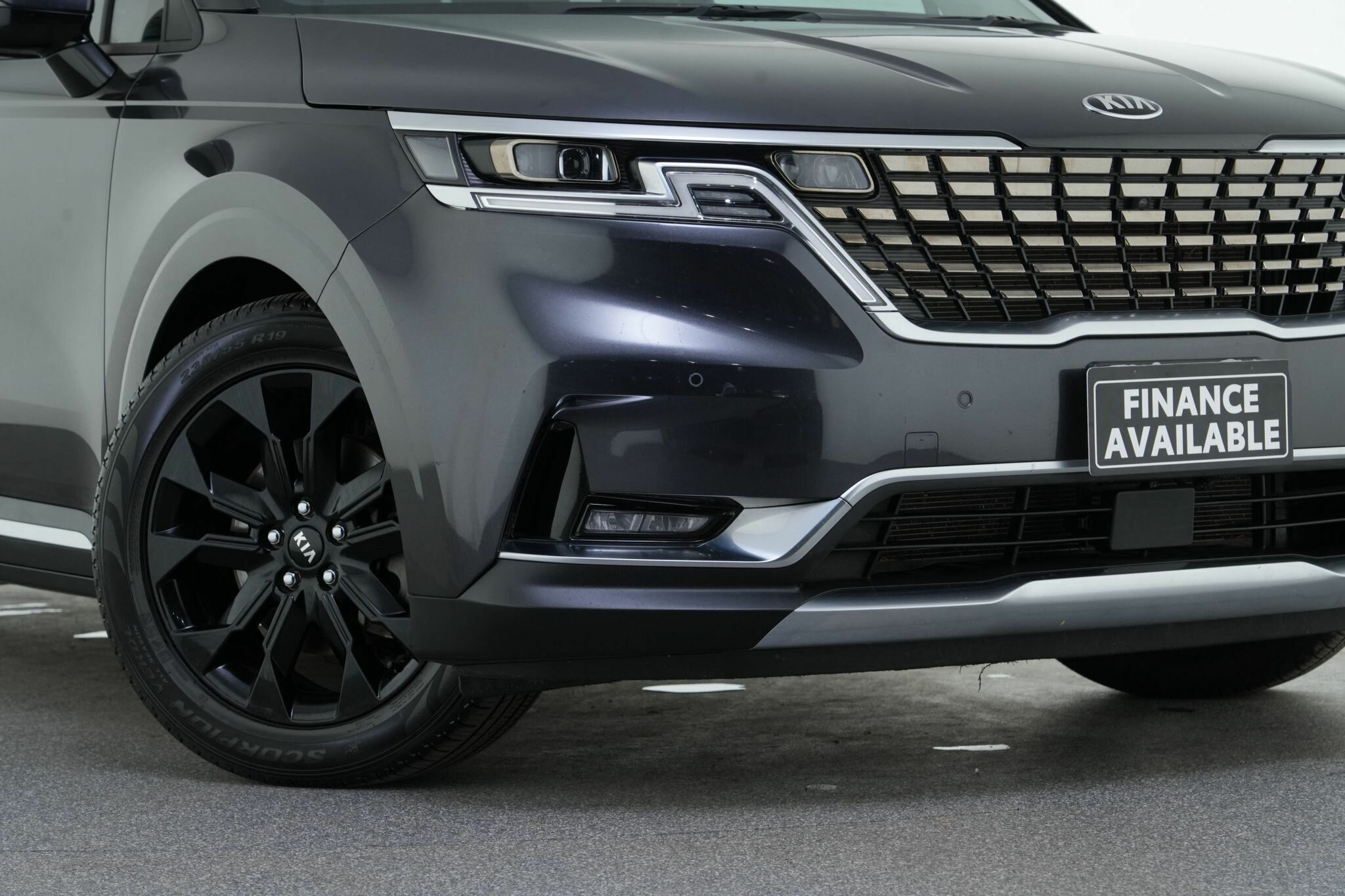 Kia Carnival image 2