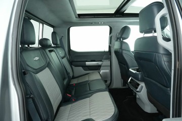 https://vehicle-cdn.autoleague.cloud/30641_U512907_11.jpg