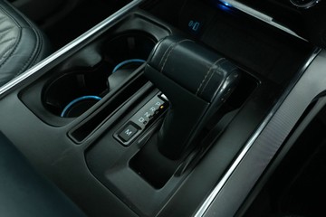 https://vehicle-cdn.autoleague.cloud/30641_U512907_24.jpg
