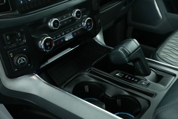 https://vehicle-cdn.autoleague.cloud/30641_U512907_27.jpg
