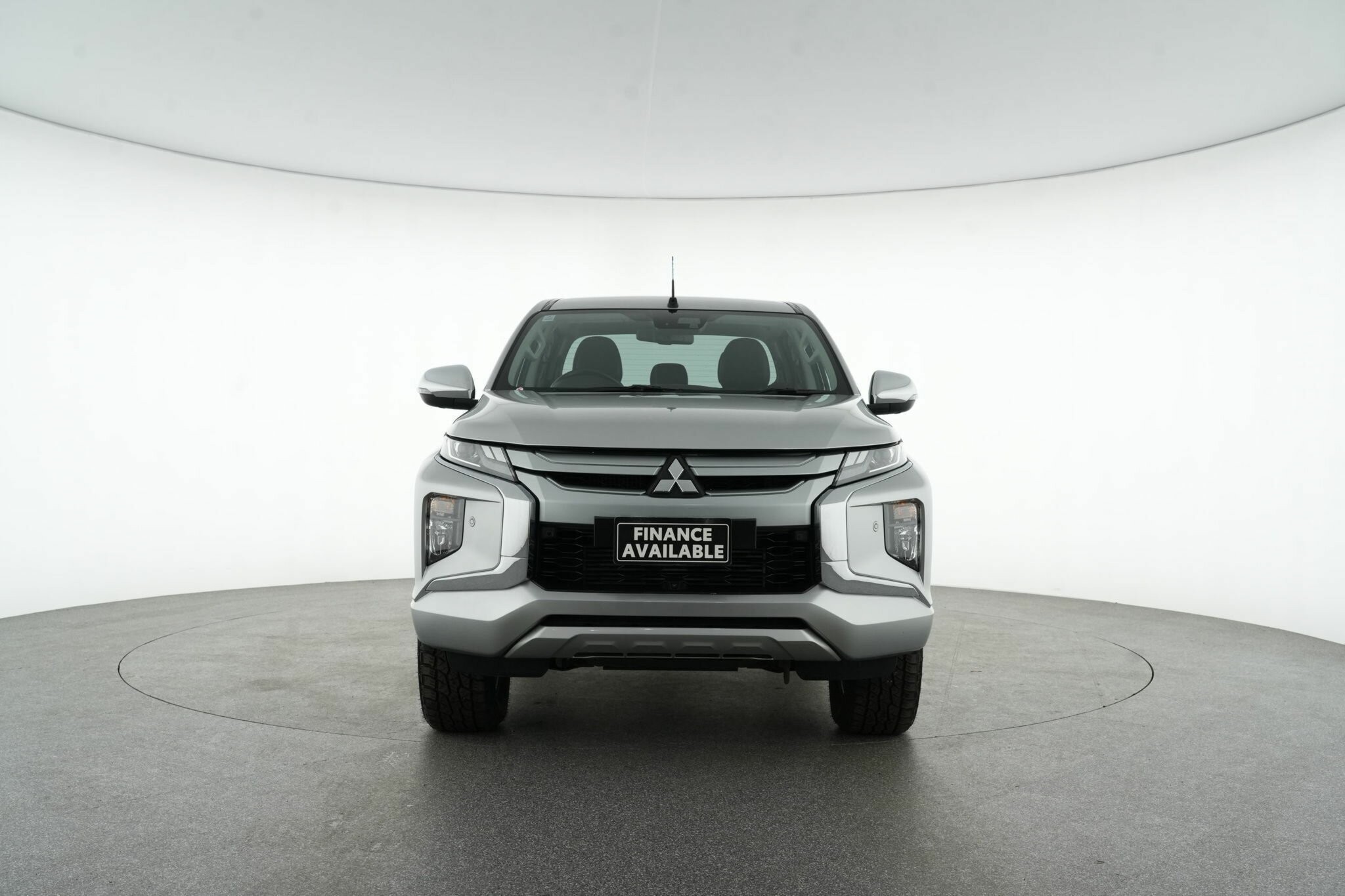 Mitsubishi Triton image 1