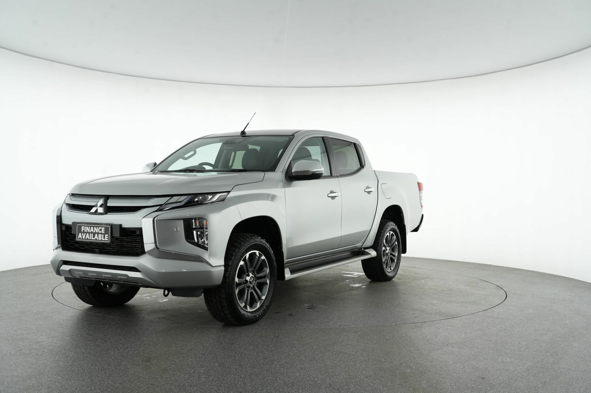 Mitsubishi Triton image 2