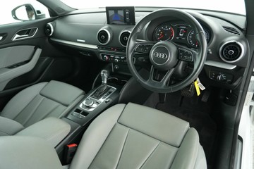https://vehicle-cdn.autoleague.cloud/30641_U512923_17.jpg