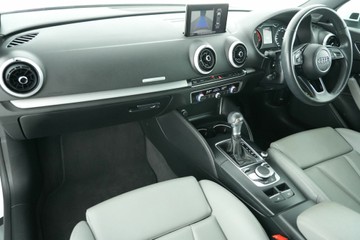 https://vehicle-cdn.autoleague.cloud/30641_U512923_25.jpg
