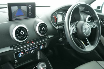 https://vehicle-cdn.autoleague.cloud/30641_U512923_26.jpg