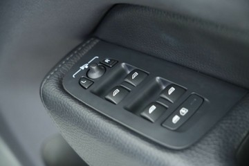 https://vehicle-cdn.autoleague.cloud/30641_U512925_18.jpg