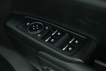 https://vehicle-cdn.autoleague.cloud/30641_U512928_15.jpg