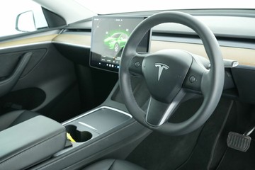 https://vehicle-cdn.autoleague.cloud/30641_U512931_15.jpg