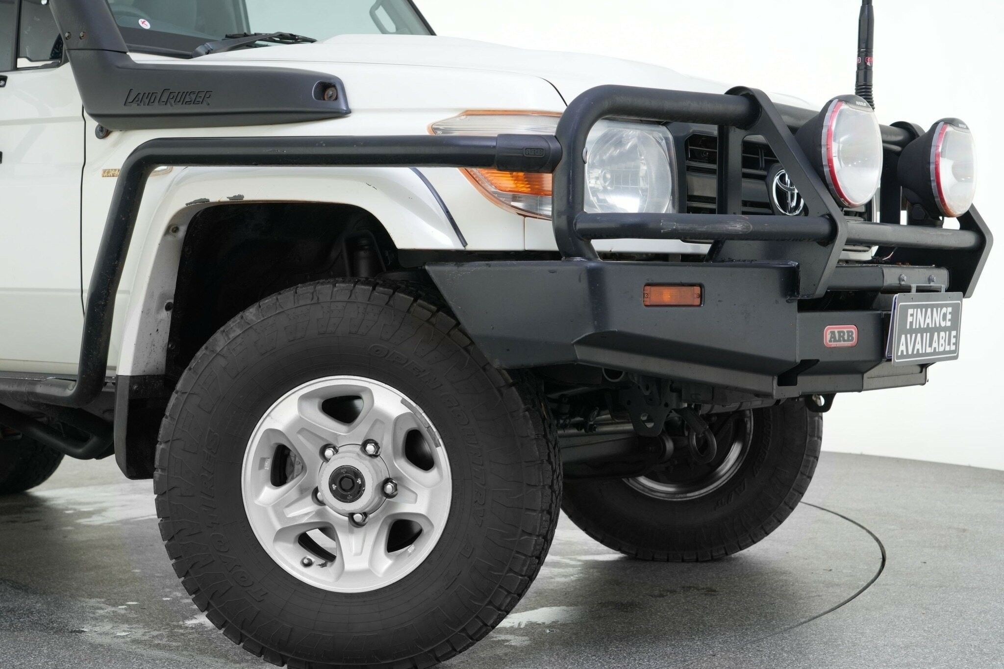 Toyota Landcruiser image 2