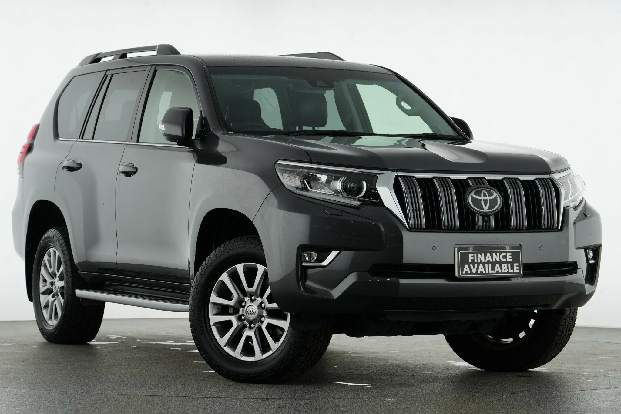 Toyota Landcruiser Prado image 1