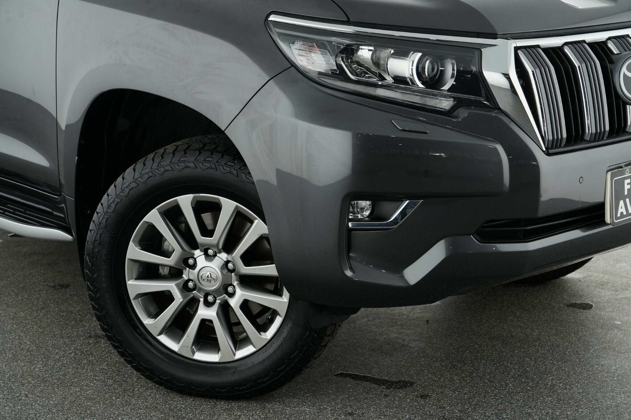 Toyota Landcruiser Prado image 2