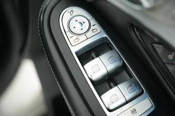 https://vehicle-cdn.autoleague.cloud/30641_U512964_14.jpg
