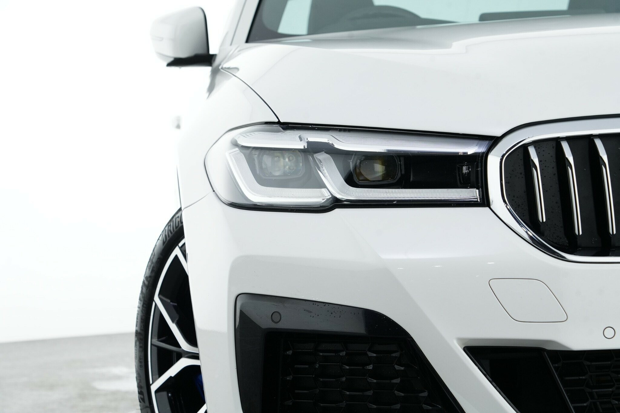 BMW 5 Series image 3