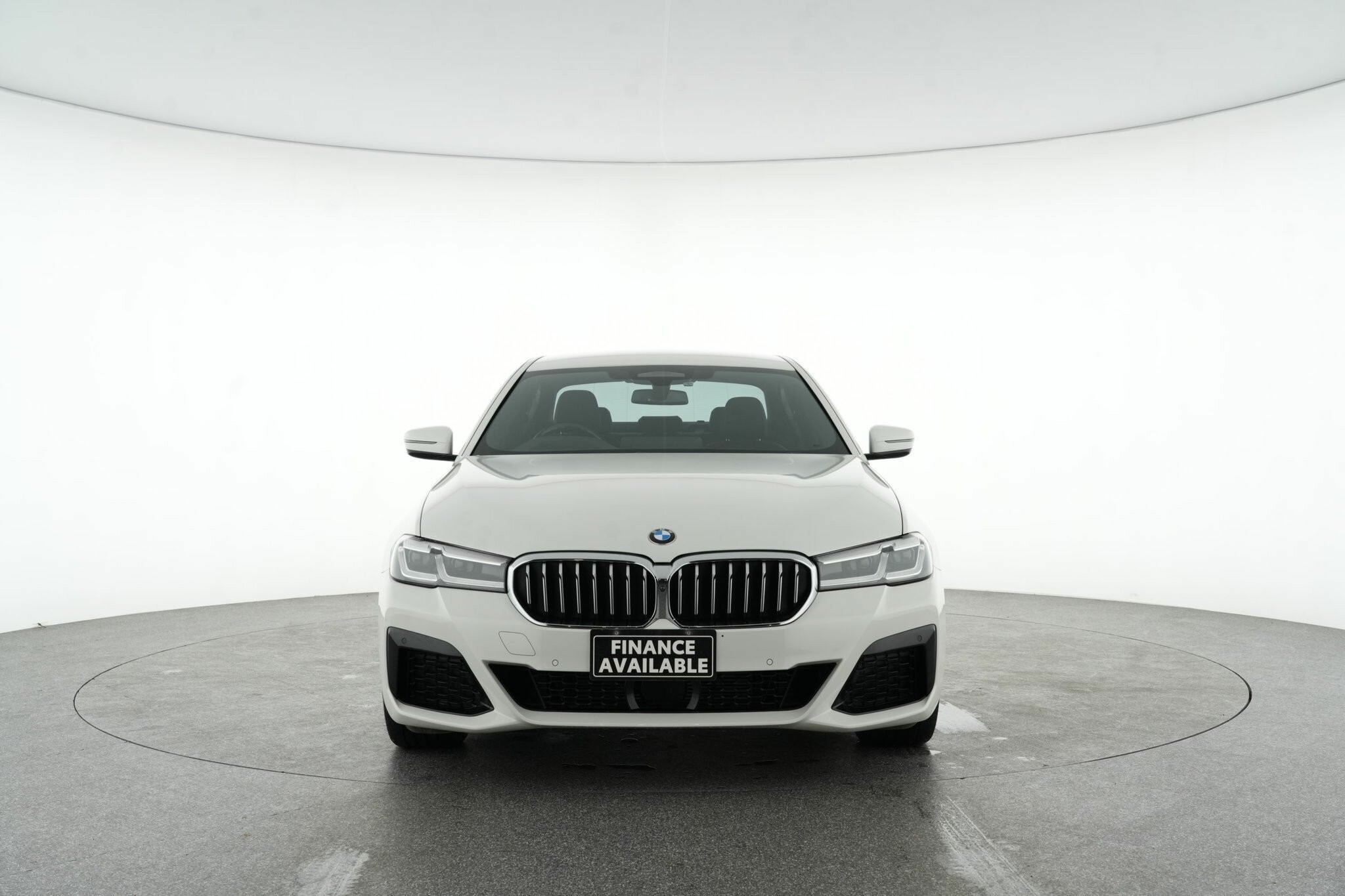 BMW 5 Series image 4