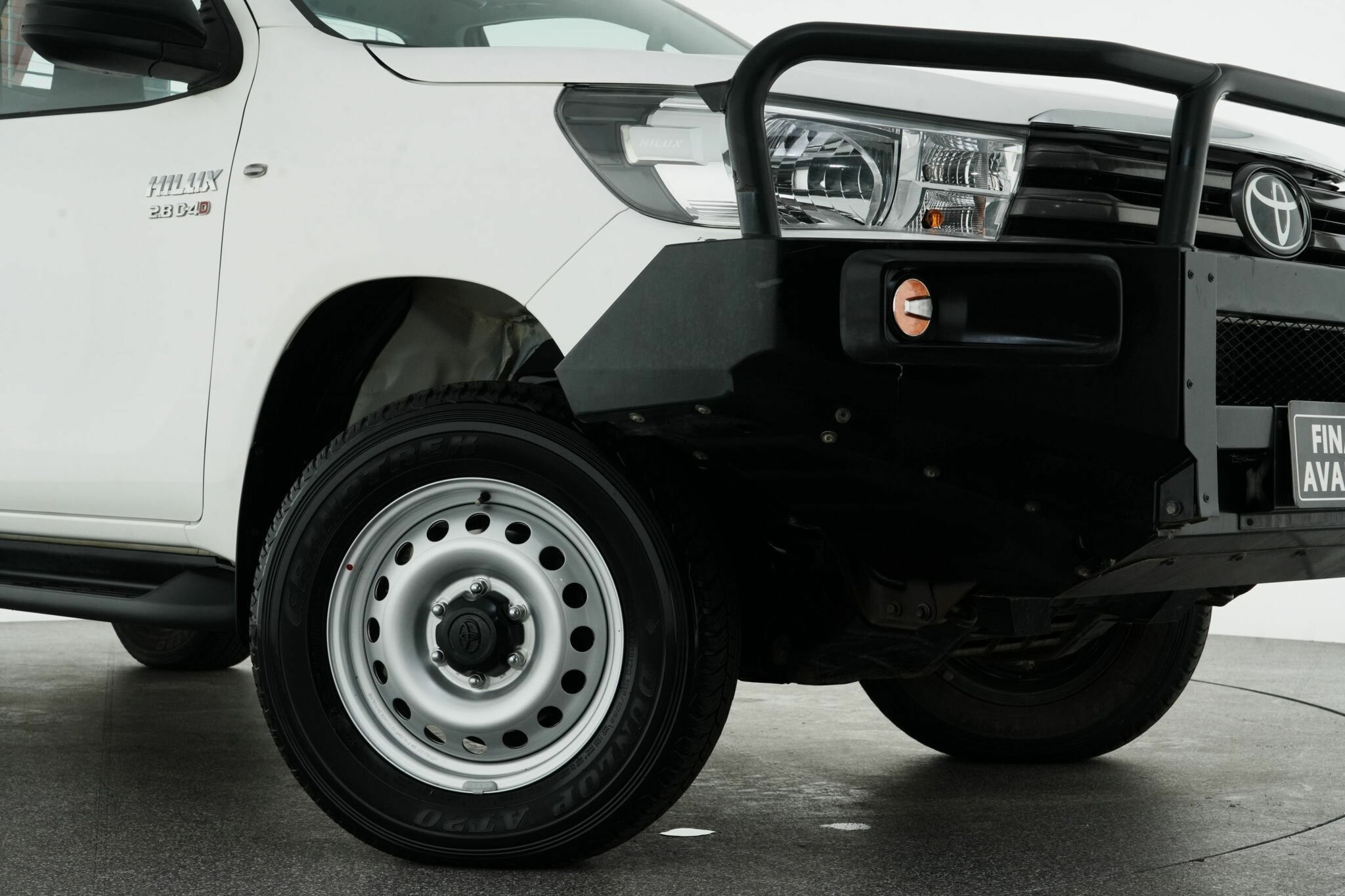 Toyota Hilux image 2