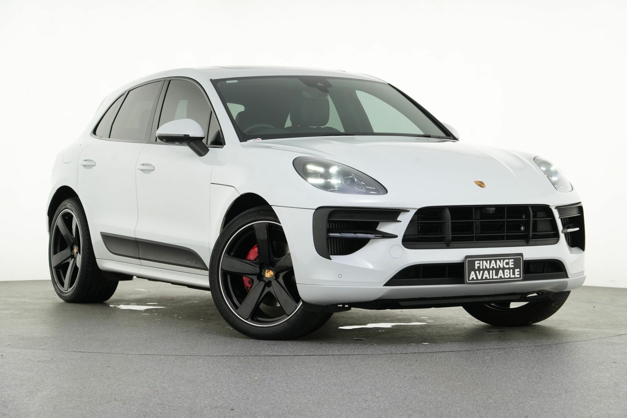 Porsche Macan image 1