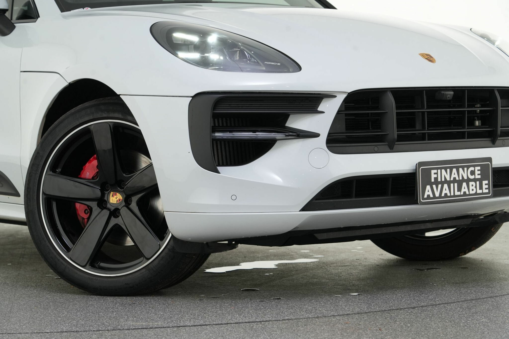 Porsche Macan image 2