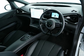 https://vehicle-cdn.autoleague.cloud/30641_U513016_17.jpg