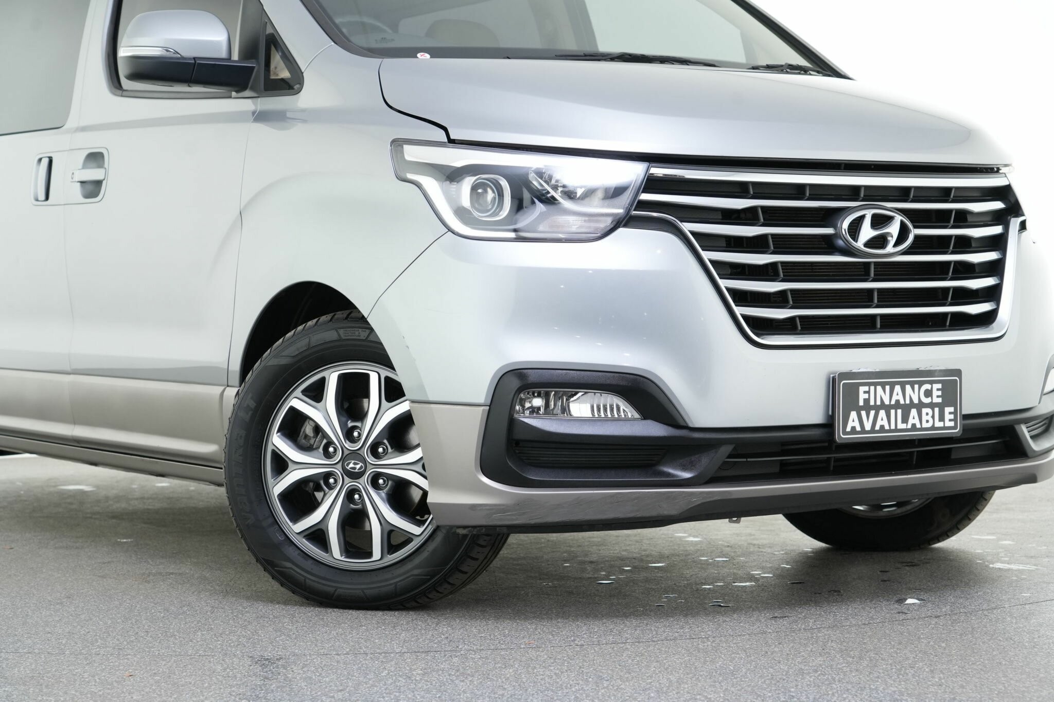 Hyundai Imax image 2