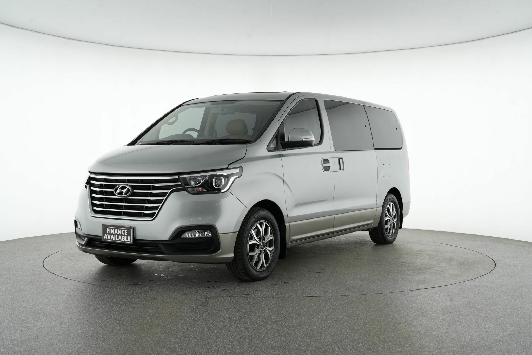Hyundai Imax image 4