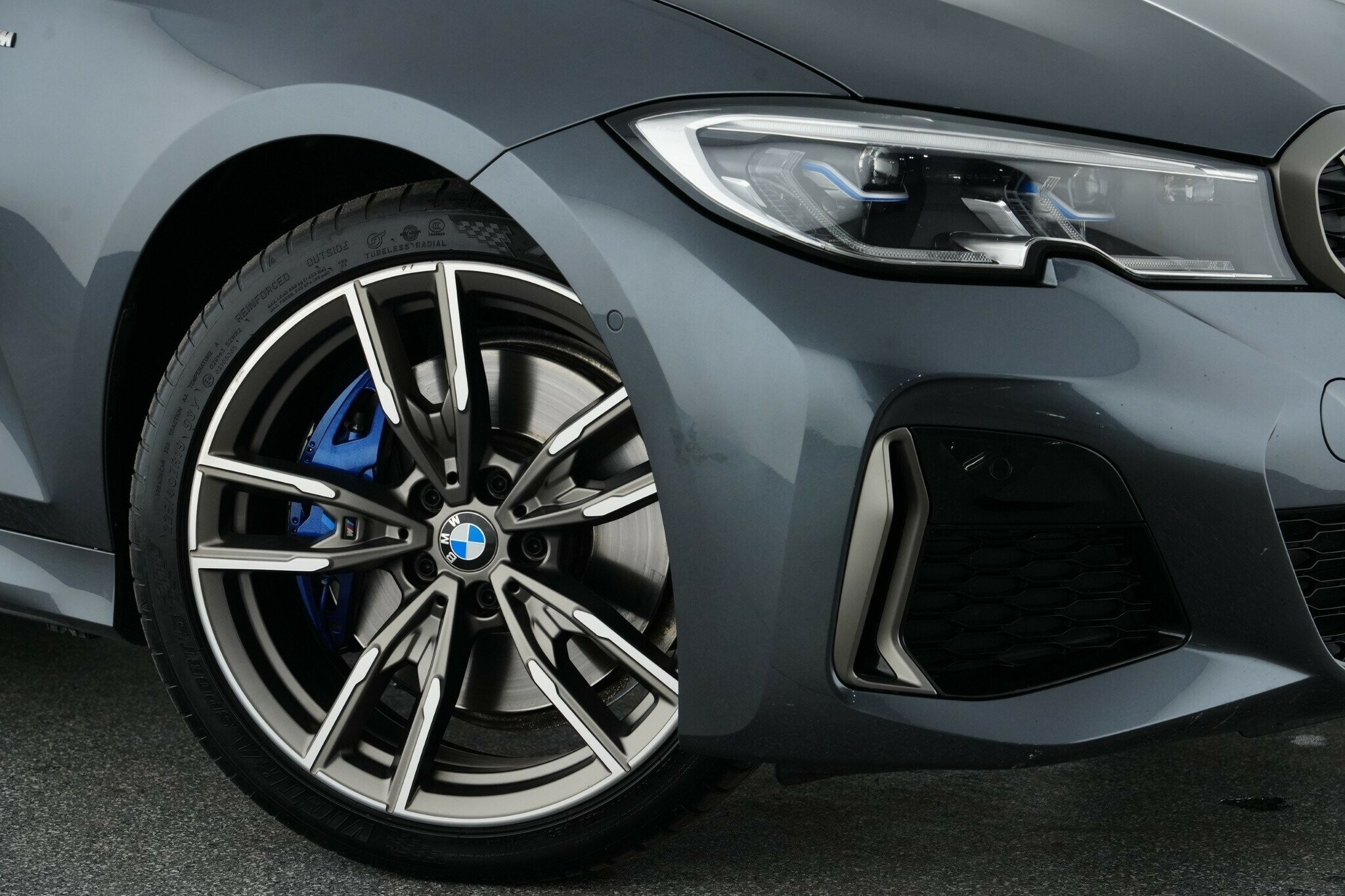 BMW 3 Series image 2