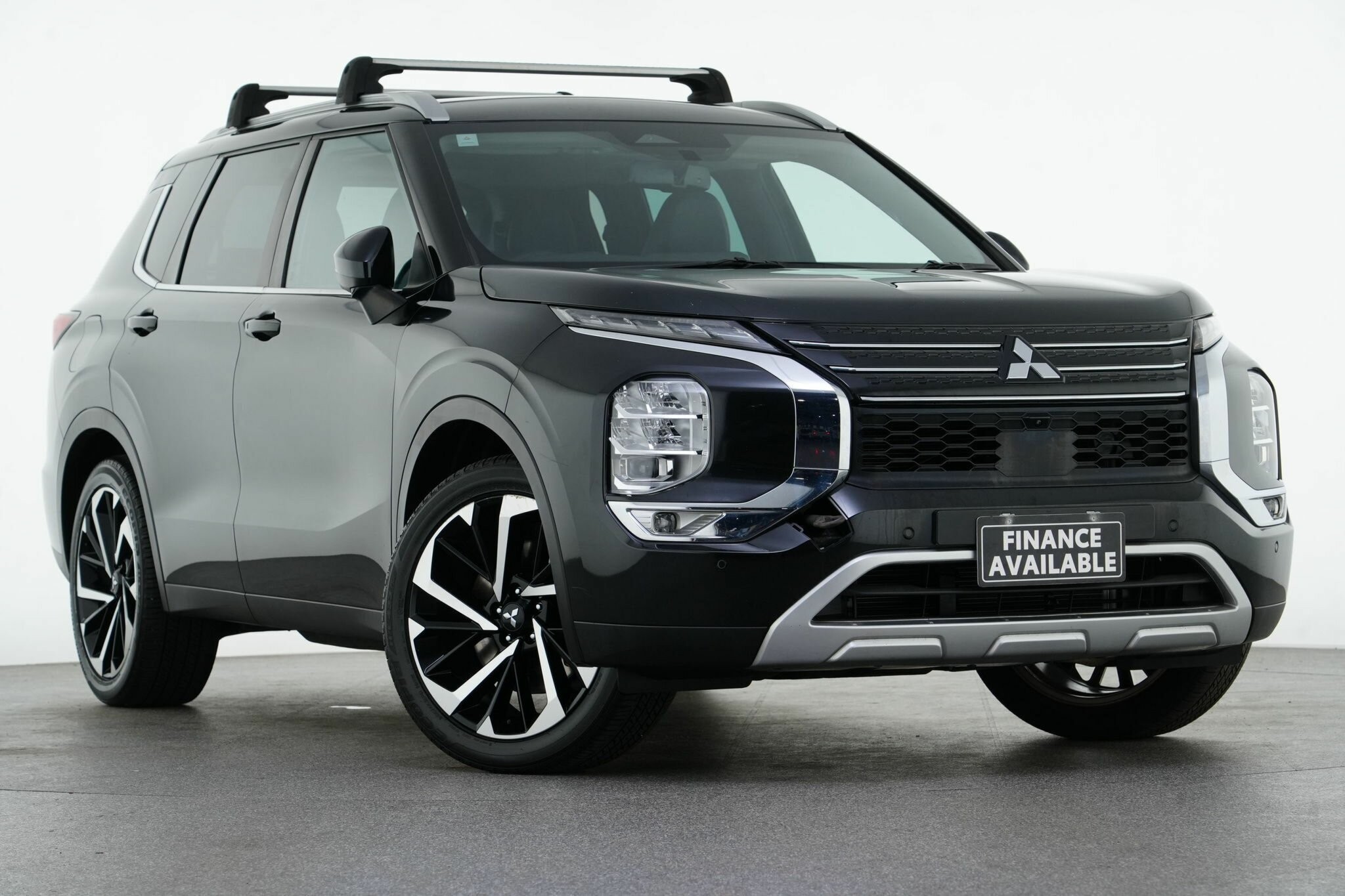 Mitsubishi Outlander image 1