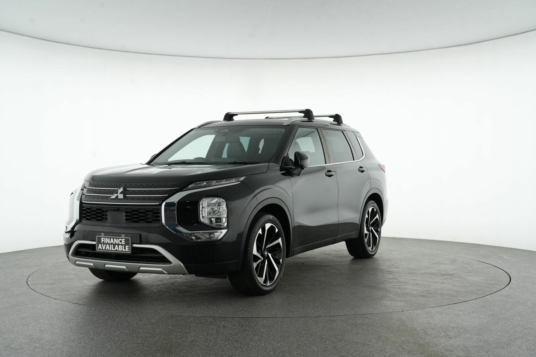 Mitsubishi Outlander image 4